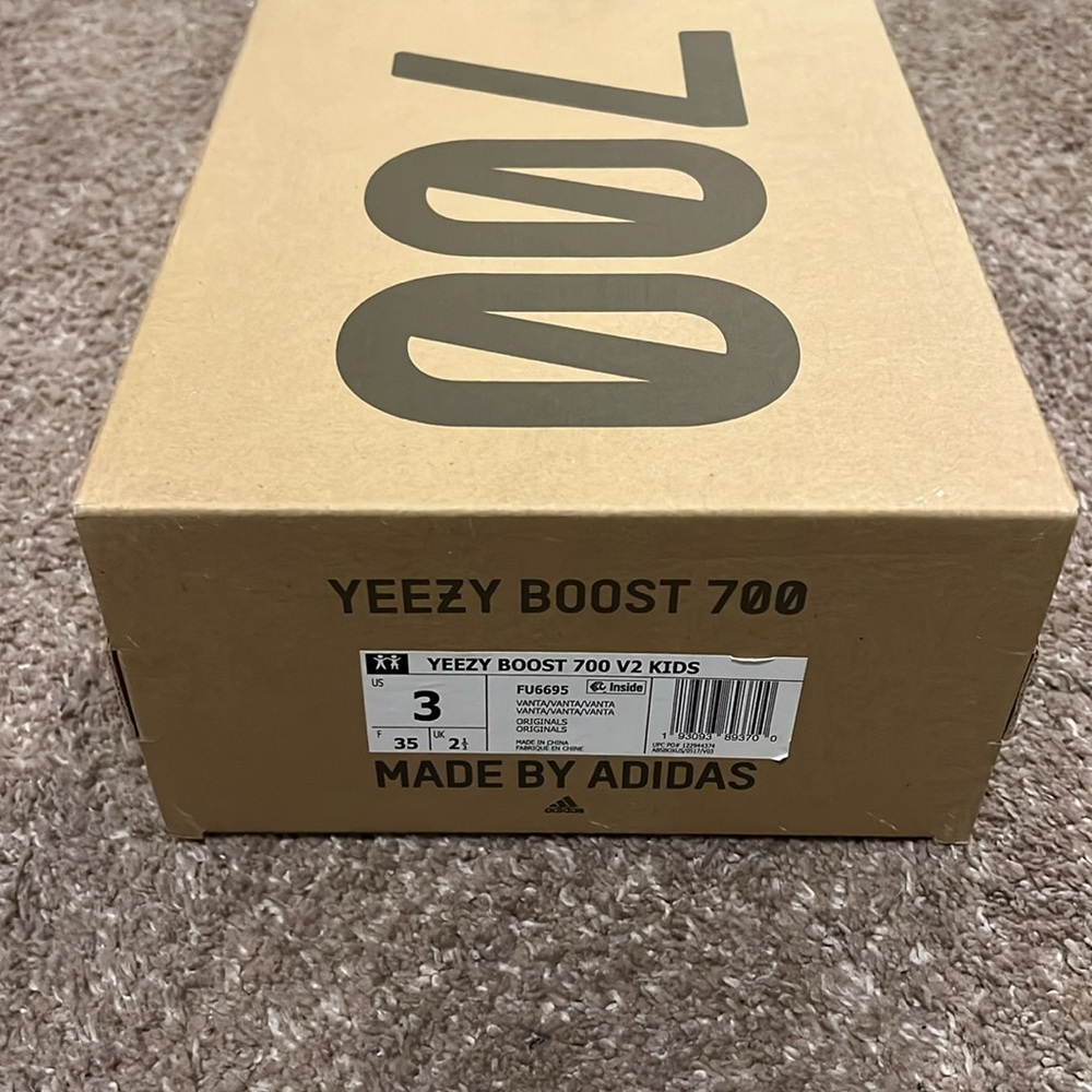 Yeezy Boost 700 V2 Kids Vanta - Picture 10 of 16